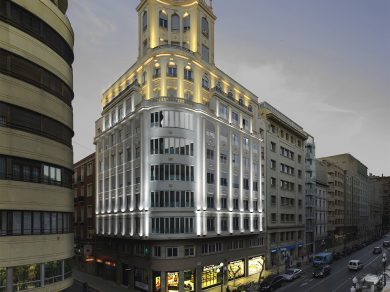 Iluminación en fachada de Edificio Protegido